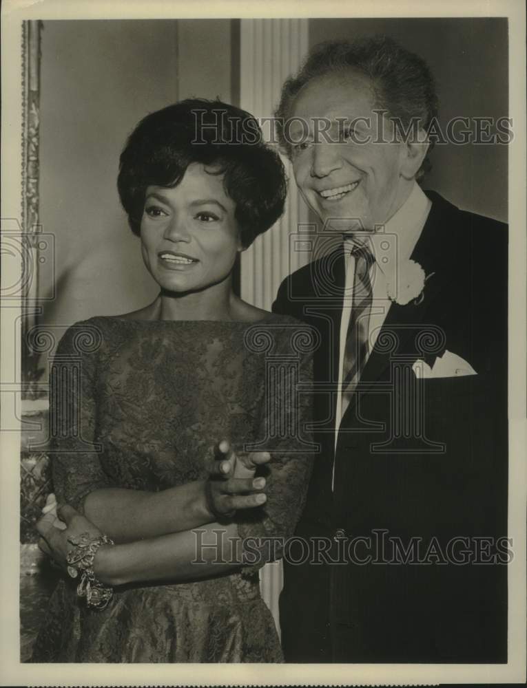 1965 Press Photo Actors Eartha Kitt, Sam Jaffe in "Ben Casey" - nox30872