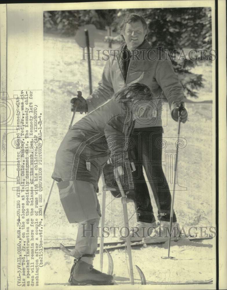 1974 Press Photo Senator Edward Kennedy skiing with his son Ted, Jr. in Colorado- Historic Images