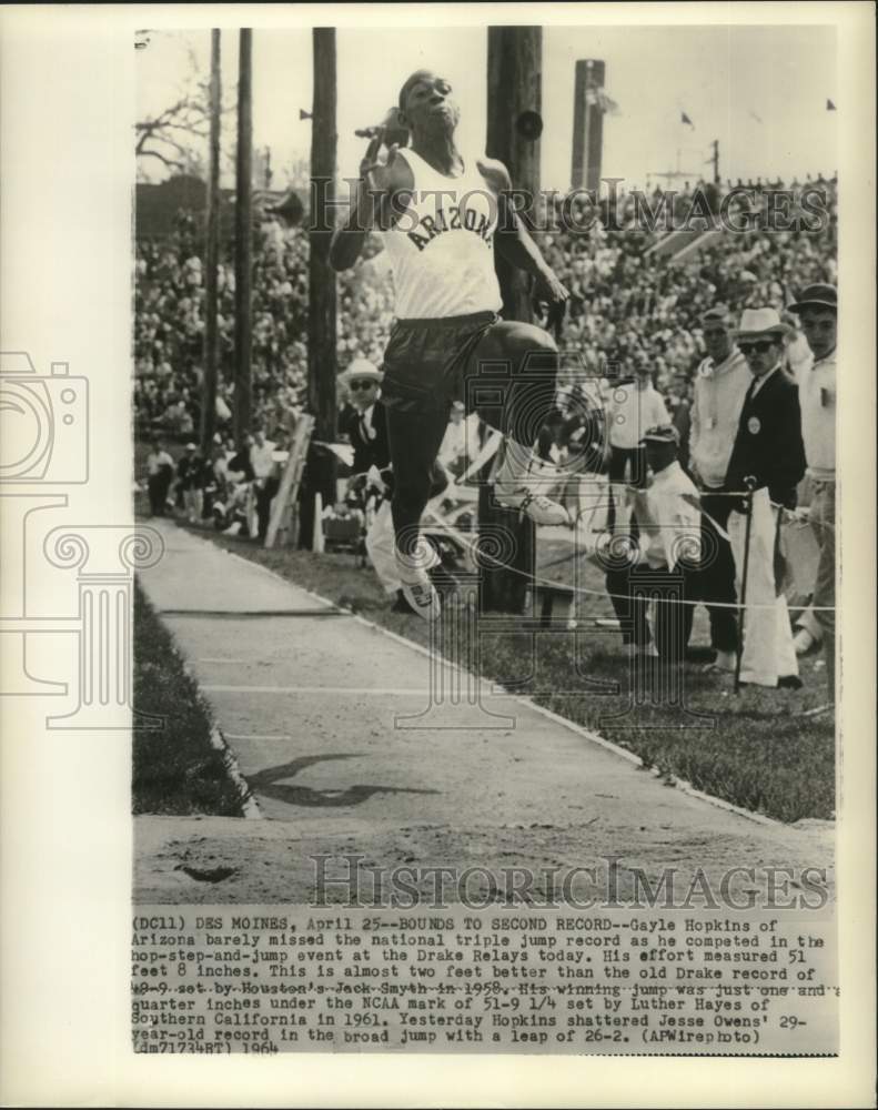 Load image into Gallery viewer, 1964 Press Photo Gayle Hopkins in Long Jump Competition, Drake Relays
