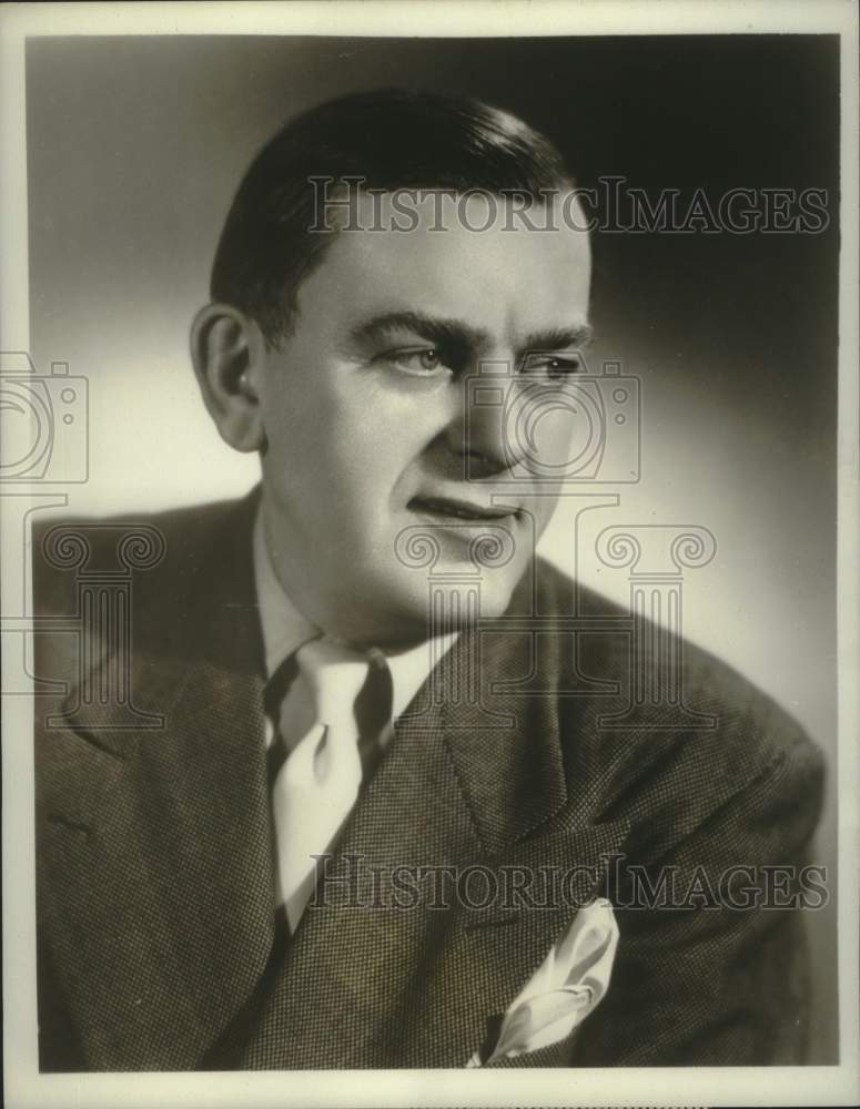 Press Photo Commentator Walter Kiernan of &quot;One Man&#39;s Opinion&quot; - nox31182