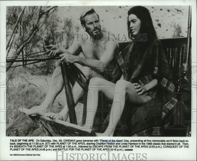 Load image into Gallery viewer, 1968 Press Photo Charlton Heston &amp; Linda Harrison in "Planet of the Apes."
