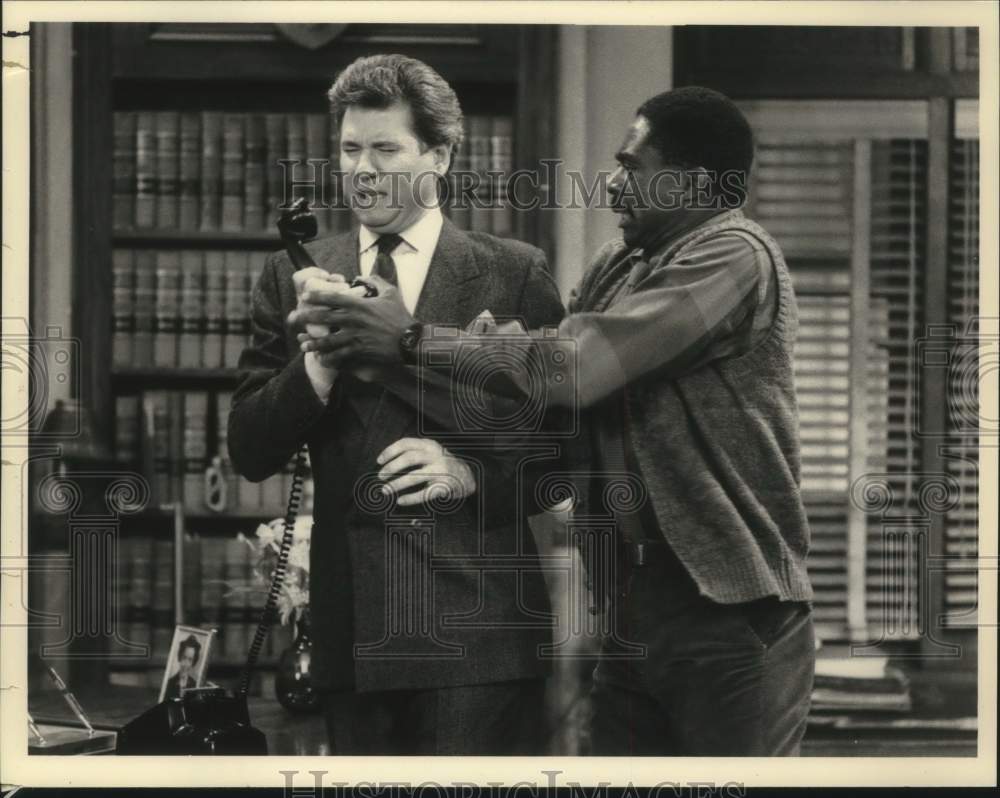 1987 Press Photo Actors John Larroquette, Charles Robinson in &quot;Night Court&quot;- Historic Images