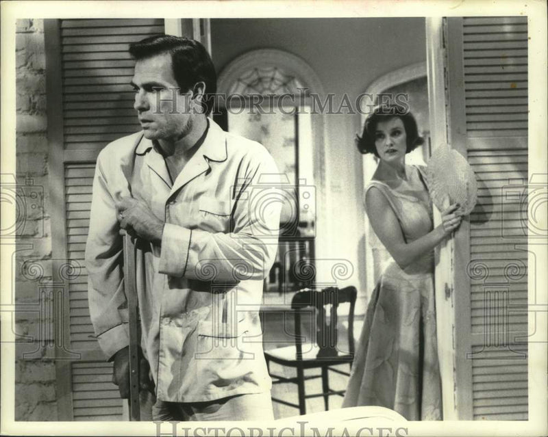 Load image into Gallery viewer, 1984 Press Photo Actors Tommy Lee Jones, Jessica Lange, "Cat on a Hot Tin Roof"
