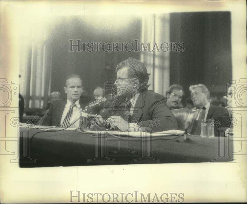 1976 Press Photo Senator Edward Kennedy at the microphone. - nox31430