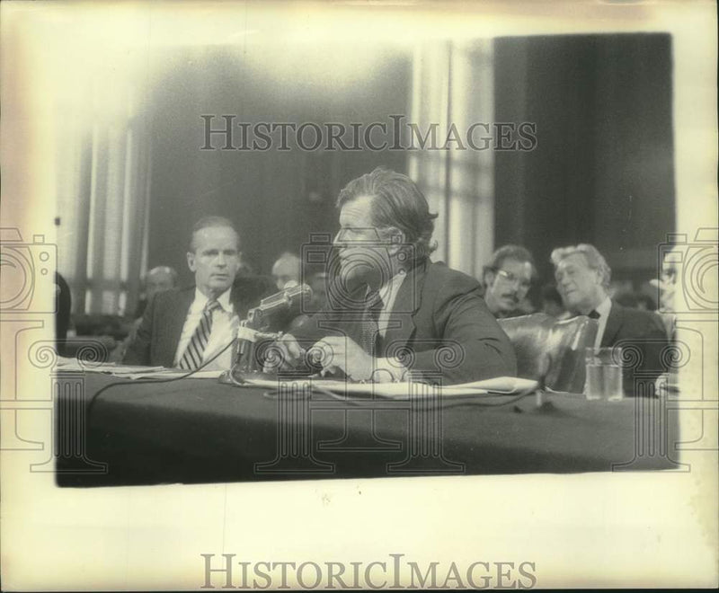 Load image into Gallery viewer, 1976 Press Photo Senator Edward Kennedy at the microphone. - nox31430

