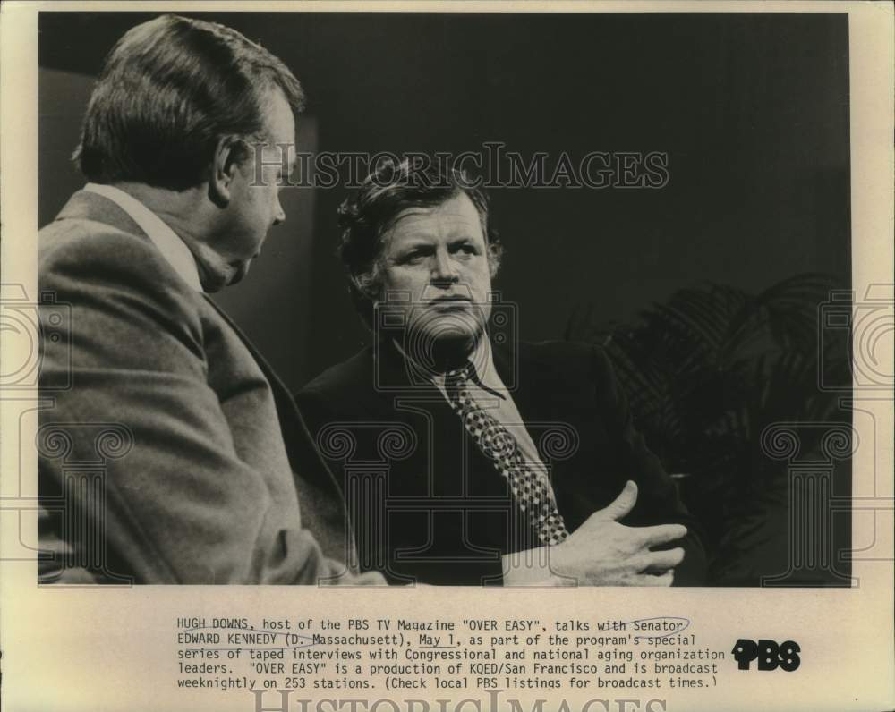 1978 Press Photo Hugh Downs talks with Senator Edward Kennedy on &quot;Over Easy&quot;