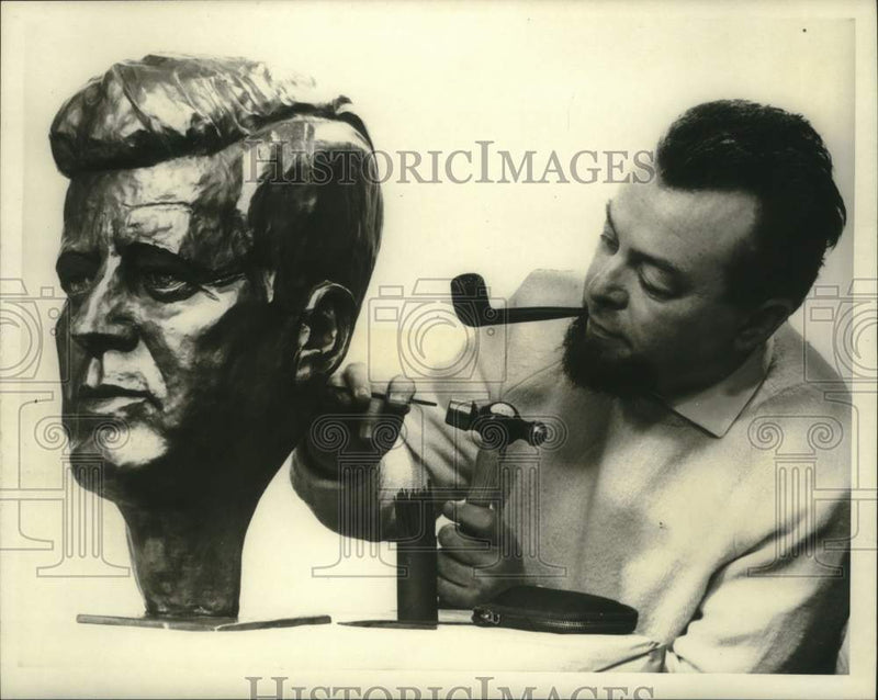Load image into Gallery viewer, 1964 Press Photo Artist Knud Knudsen with Bronze Head of President Kennedy
