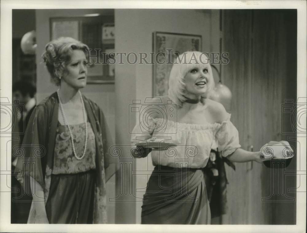 1980 Press Photo Actress Ann Jillian with "boss" Marion Merce in "It's a Living"