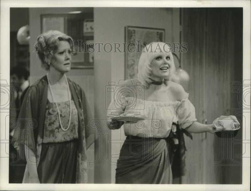 Load image into Gallery viewer, 1980 Press Photo Actress Ann Jillian with "boss" Marion Merce in "It's a Living"
