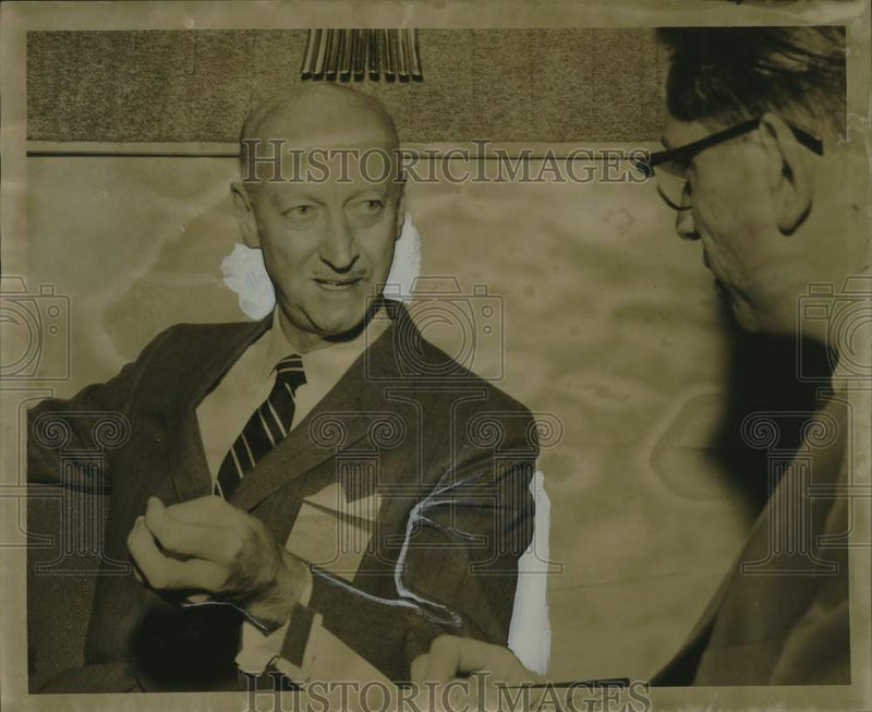 Load image into Gallery viewer, 1958 Press Photo Curtiss Candy Company President William C. Jakes - nox31536
