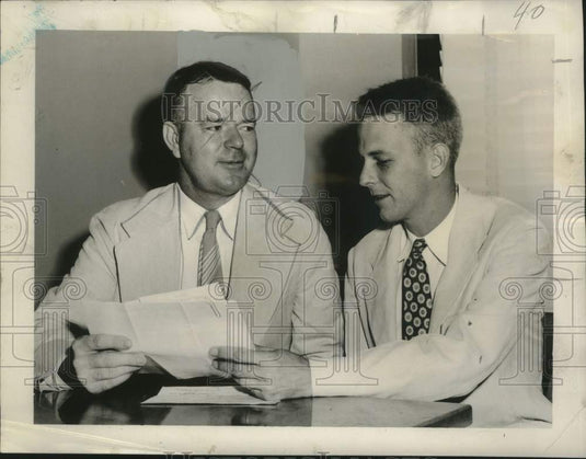 1953 Press Photo Canal Barge Company Canal Engineer Stanhope F. Hopkins