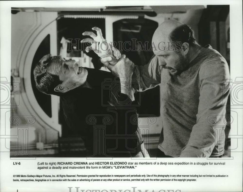 Load image into Gallery viewer, 1989 Press Photo Richard Crenna &amp; Hector Elizondo in MGM's "Leviathan."
