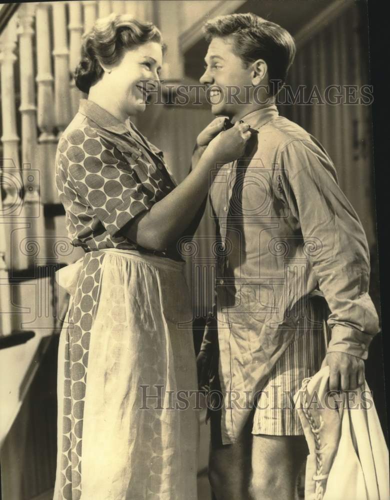 1942 Press Photo Fay Holden & Mickey Rooney star in "Life Begins For Andy Hardy"