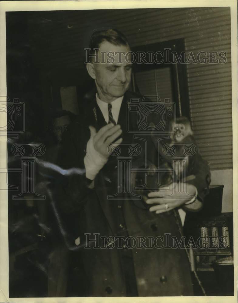 1936 Press Photo Public Works City Yard superintendent John Holderith &amp; Jocko II