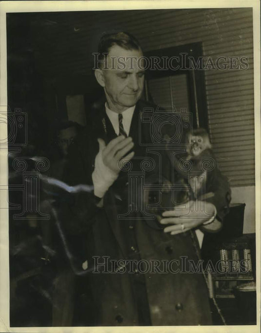 1936 Press Photo Public Works City Yard superintendent John Holderith & Jocko II