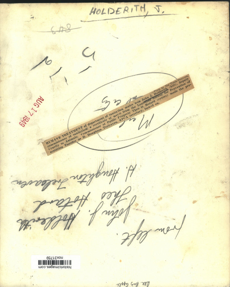 1949 Press Photo Sanitation comm. John Holderith receives a certificate of merit