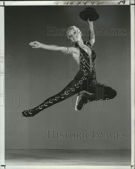 1977 Press Photo Figure Skater Patrice Leary of "Holiday on Ice" - nox31794