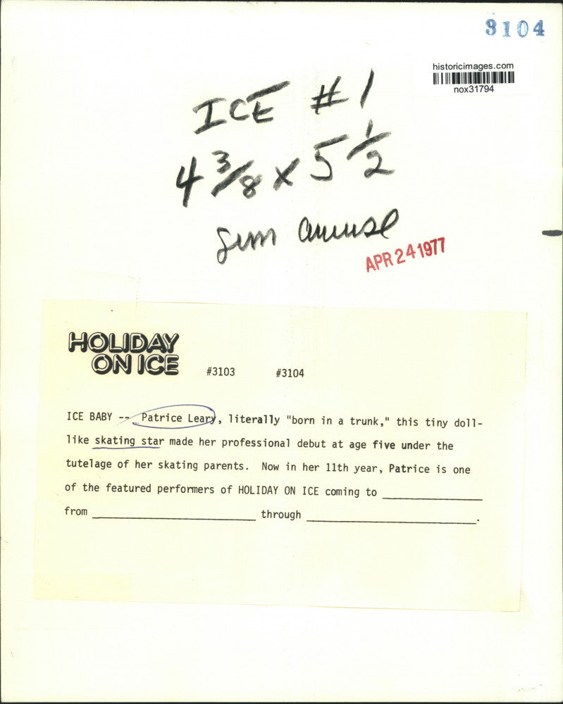 Load image into Gallery viewer, 1977 Press Photo Figure Skater Patrice Leary of "Holiday on Ice" - nox31794
