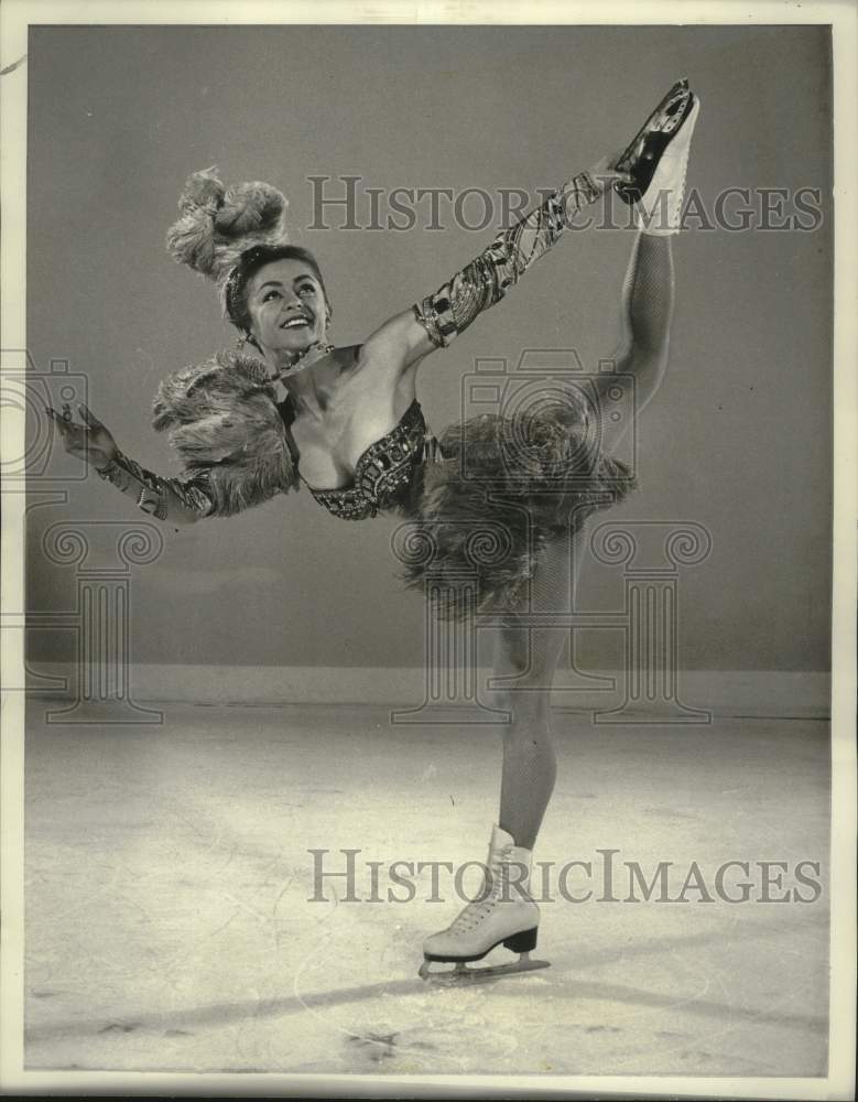 1959 Press Photo "Holiday on Ice" Figure Skater Erika Kraft - nox31914
