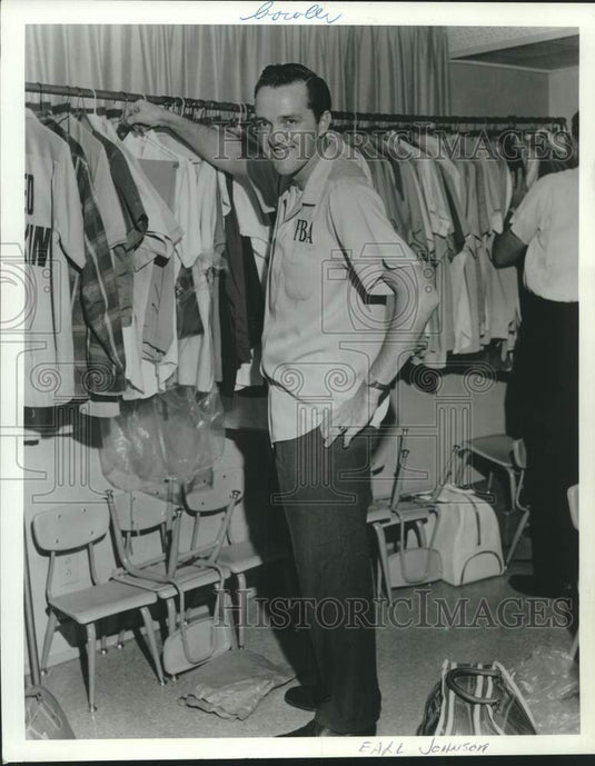 Press Photo Outstanding bowler Earl Johnson. - nox32009