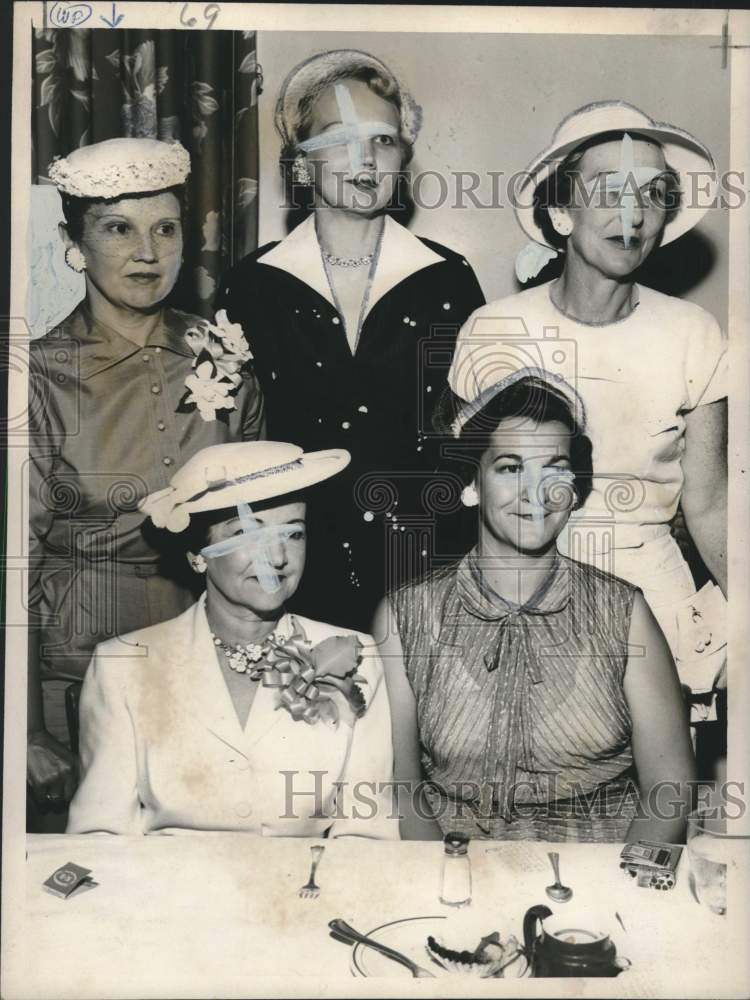 1954 Press Photo Mrs. Robert McCormak, president Lake Vista Garden Club.