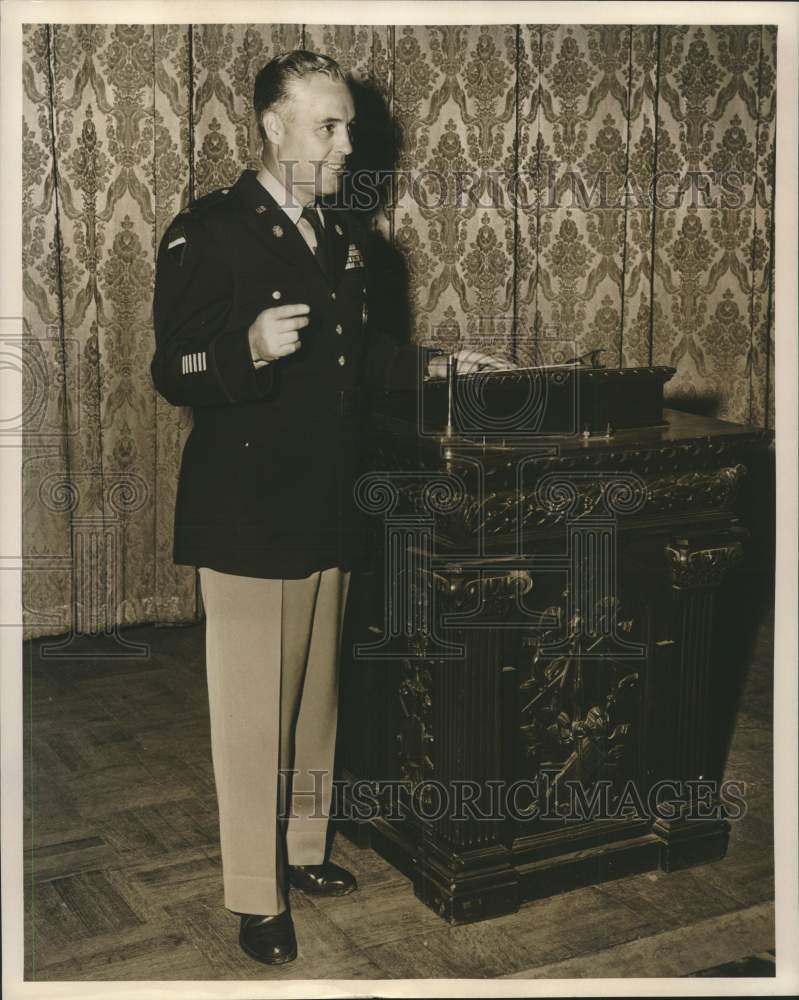 1955 Press Photo Colonel M. D. Losey, speaks to Reserve Officers&#39; Training Corp.