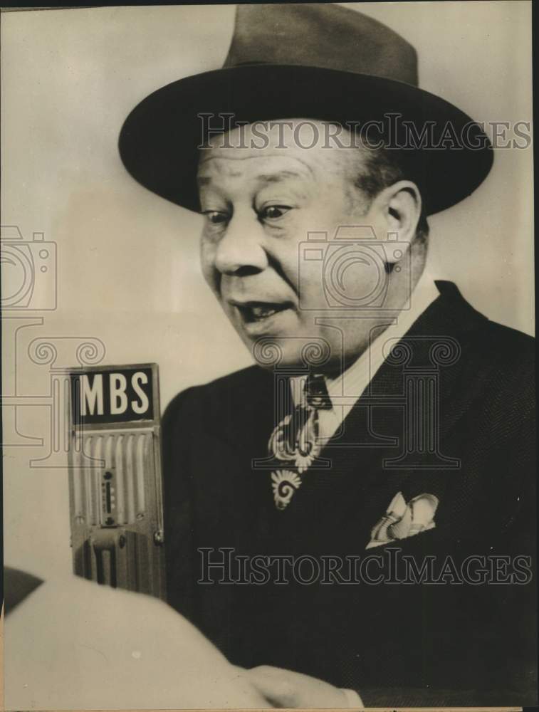 1946 Press Photo Actor-Comic Bert Lahr of "Fresh-Up Show" - nox32158