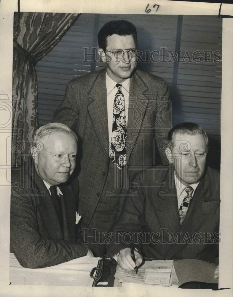 Load image into Gallery viewer, 1948 Press Photo National Association of Chain Drug Stores Officers - nox32212
