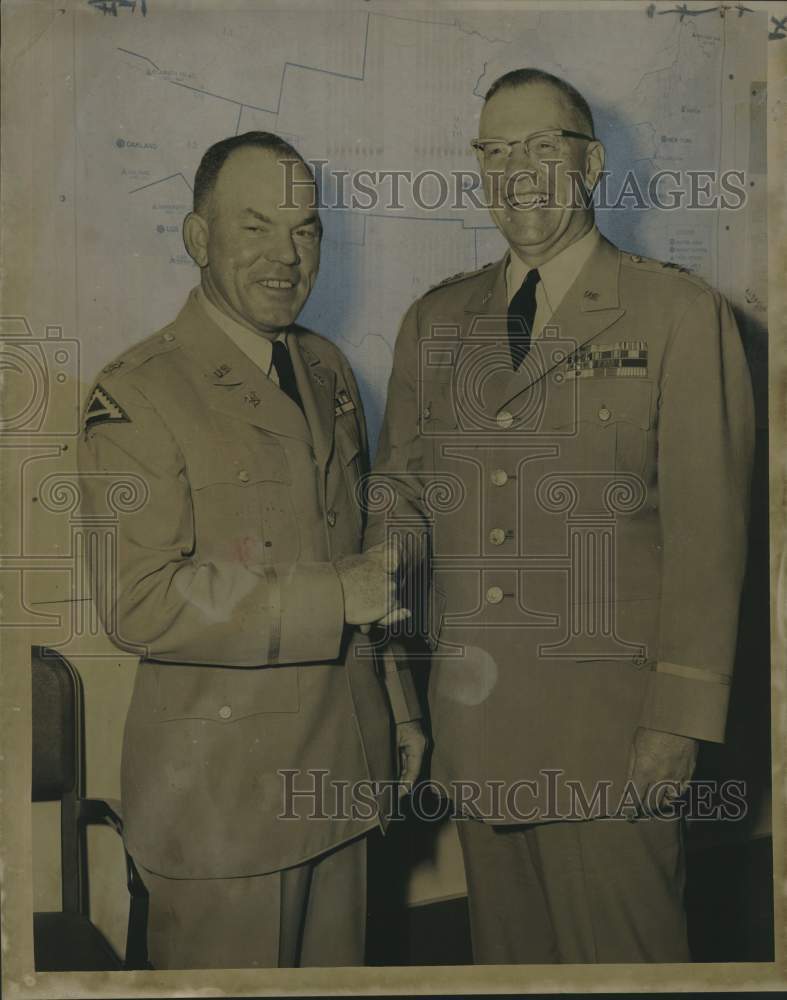 Load image into Gallery viewer, 1959 Press Photo Lieutenant Colonel Donald Conner, Major General Hugh Mackintosh
