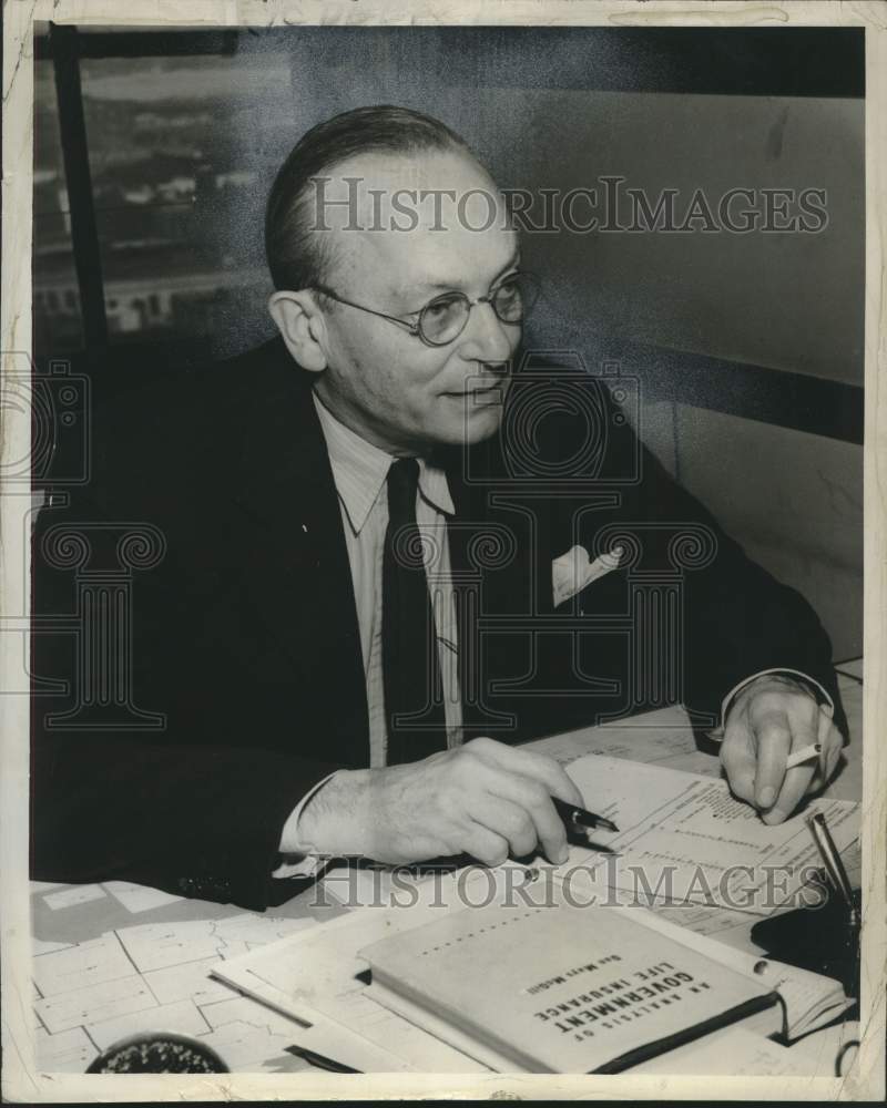 Load image into Gallery viewer, 1950 Press Photo Dr. Paul B. Magnuson. - nox32248
