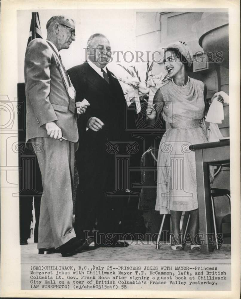 1958 Press Photo England&#39;s Princess Margaret Signs Guestbook on Canadian Tour
