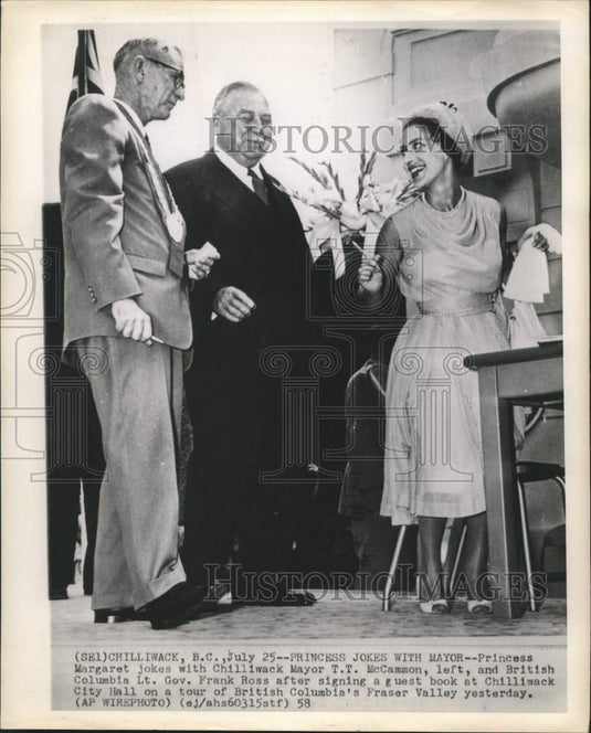 1958 Press Photo England's Princess Margaret Signs Guestbook on Canadian Tour