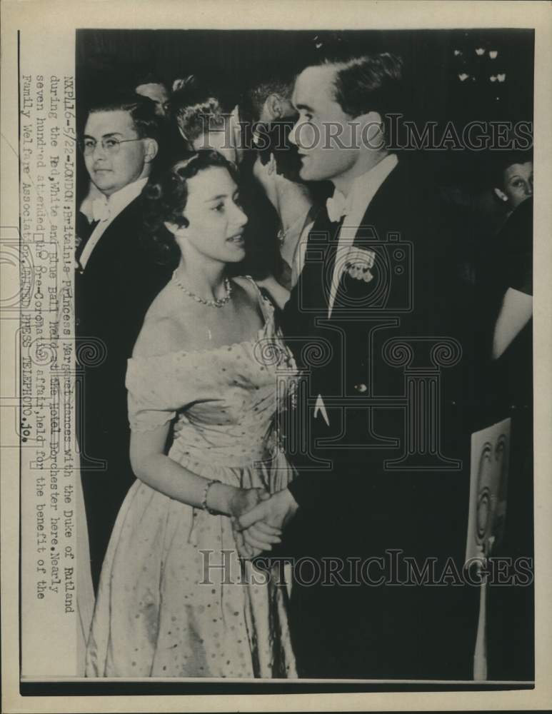 1953 Press Photo England&#39;s Princess Margaret Dances with Duke of Rutland at Ball- Historic Images