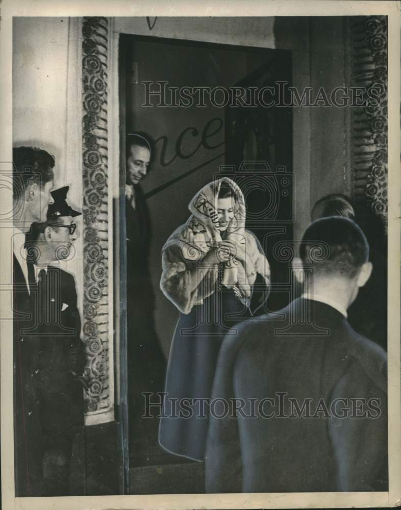 1949 Press Photo England&#39;s Princess Margaret Leaves Paris Nightclub - nox32396
