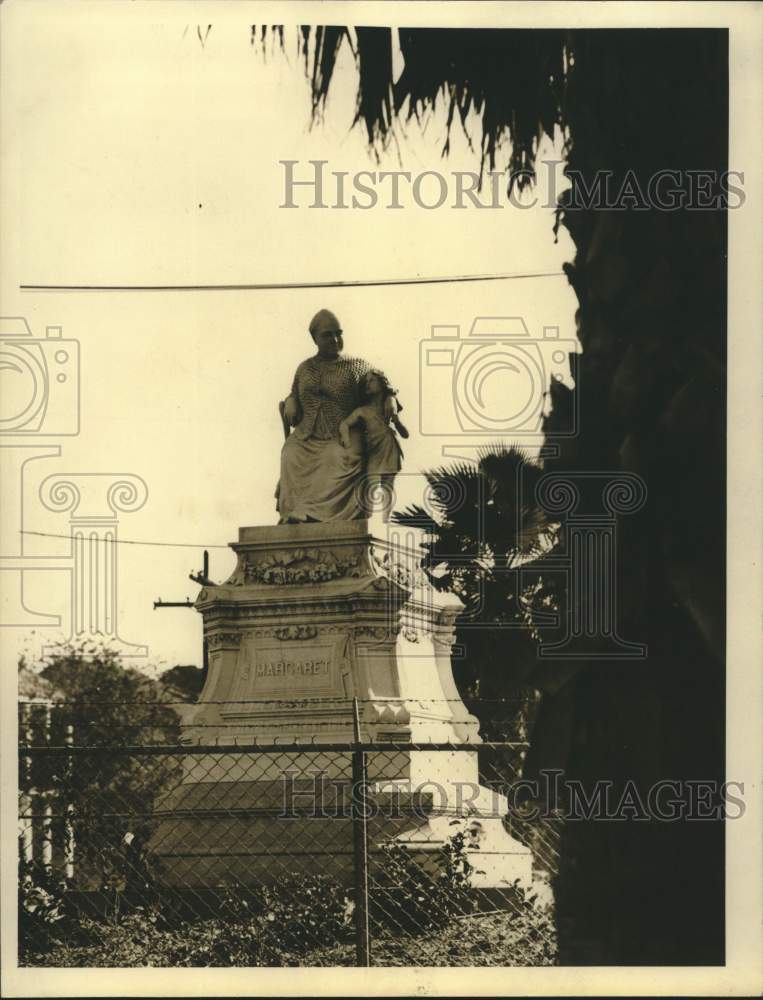 1936 Press Photo The Margaret statue at the Prytania & Camp Triangle.