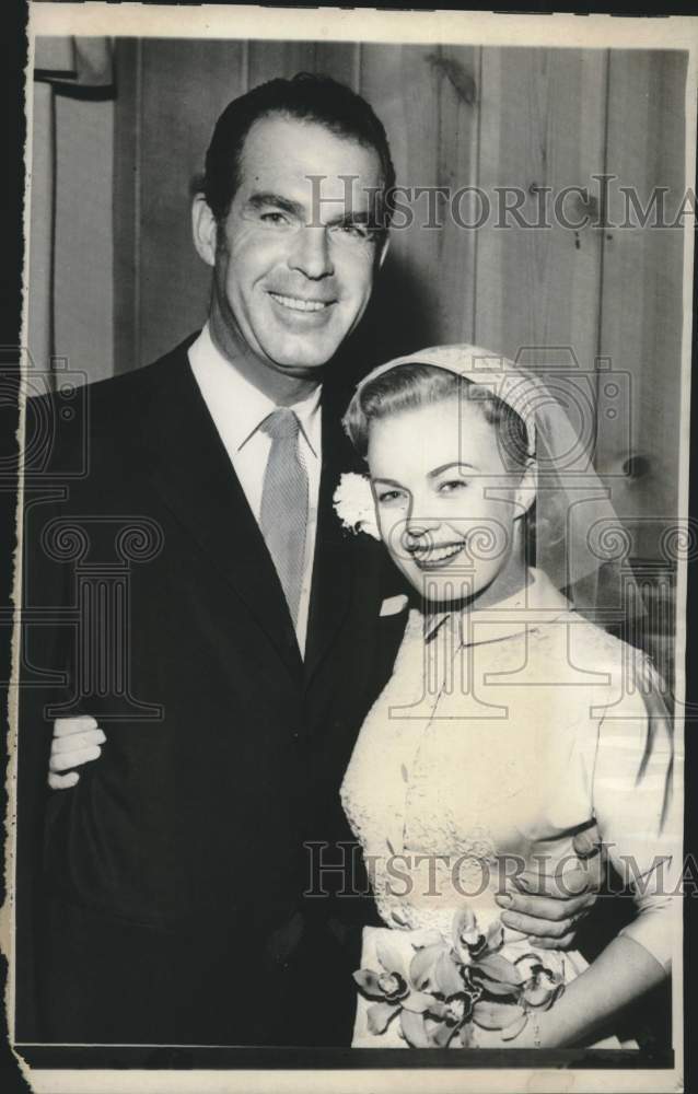 Load image into Gallery viewer, 1954 Press Photo California-Fred MacMurray &amp; June Haver after their wedding.
