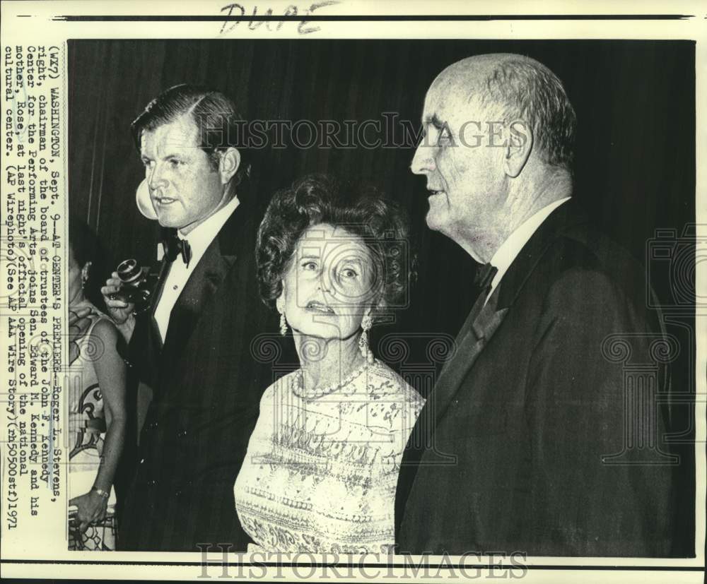 1971 Press Photo Edward Kennedy, his mother Rose & Roger Stevens at the opening.