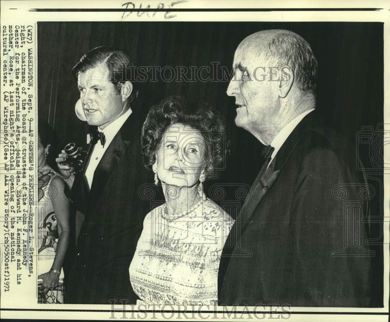 Load image into Gallery viewer, 1971 Press Photo Edward Kennedy, his mother Rose &amp; Roger Stevens at the opening.
