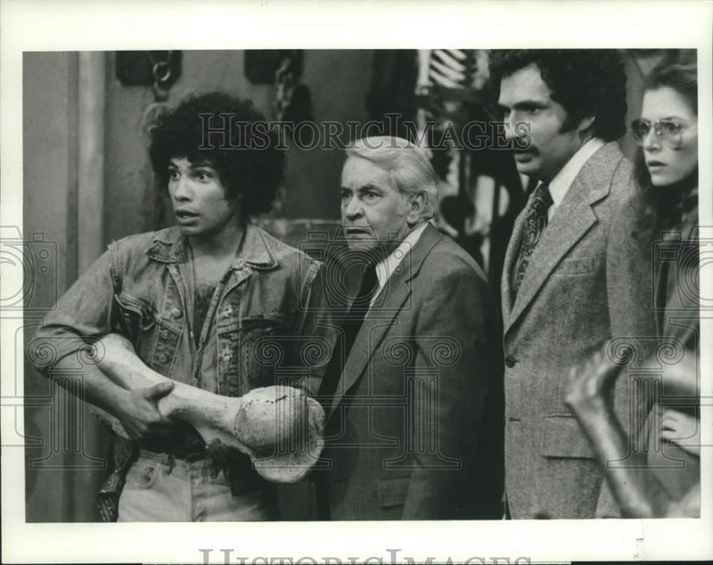 Load image into Gallery viewer, 1977 Press Photo Egyptian Tomb Scene from "Welcome Back, Kotter" - nox32544
