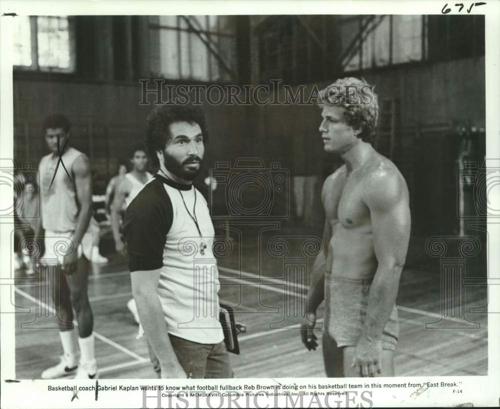 1979 Press Photo Actors Gabriel Kaplan, Reb Brown in "Fast Break" - nox32546