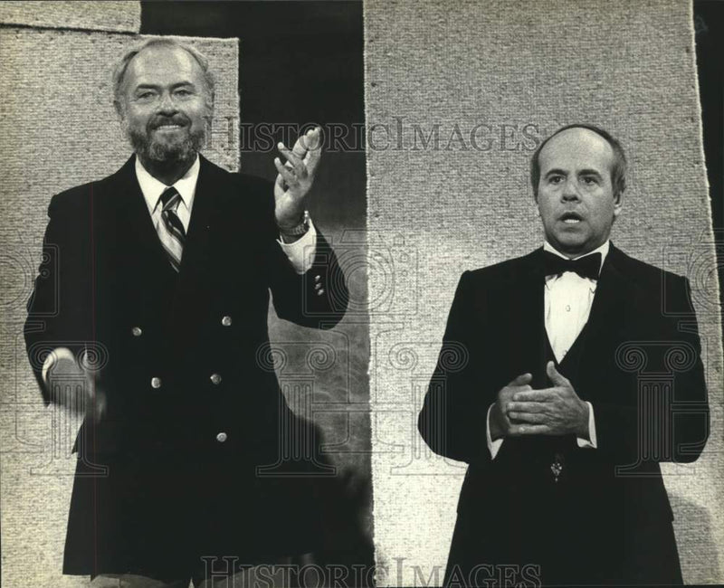 Load image into Gallery viewer, 1980 Press Photo Actors Harvey Korman, Tim Conway on "The Tim Conway Show"
