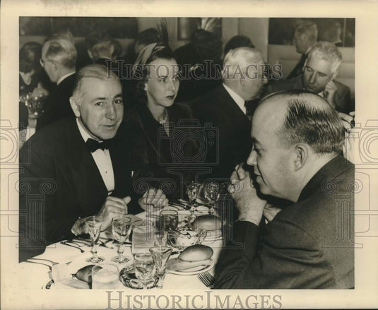 1948 Press Photo Holland McCombs & his wife at a trade mart dedication banquet- Historic Images