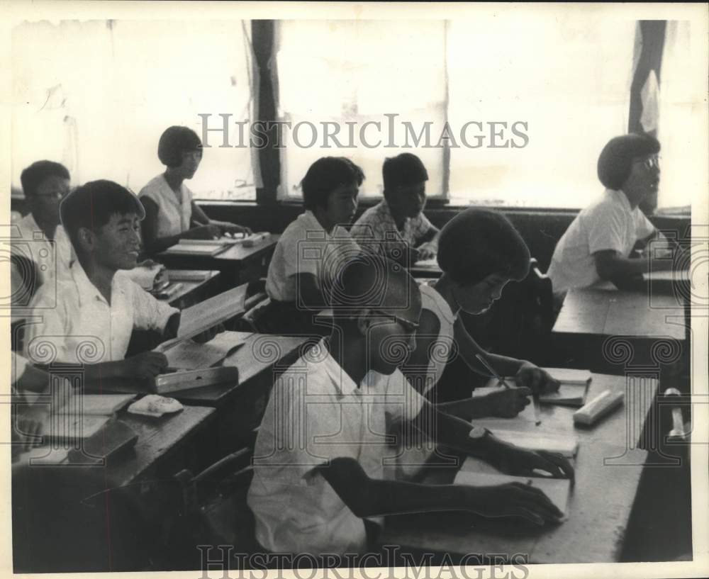 1959 Press Photo Pupils at their desks in class at Okazaki Elementary in Tokyo