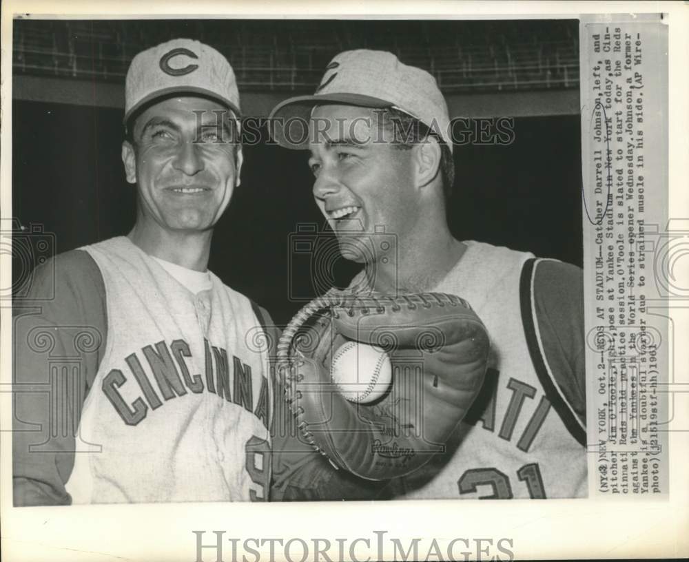 1961 Press Photo Catcher Darrell Johnson &amp; pitcher Jim O&#39;Toole in New York.