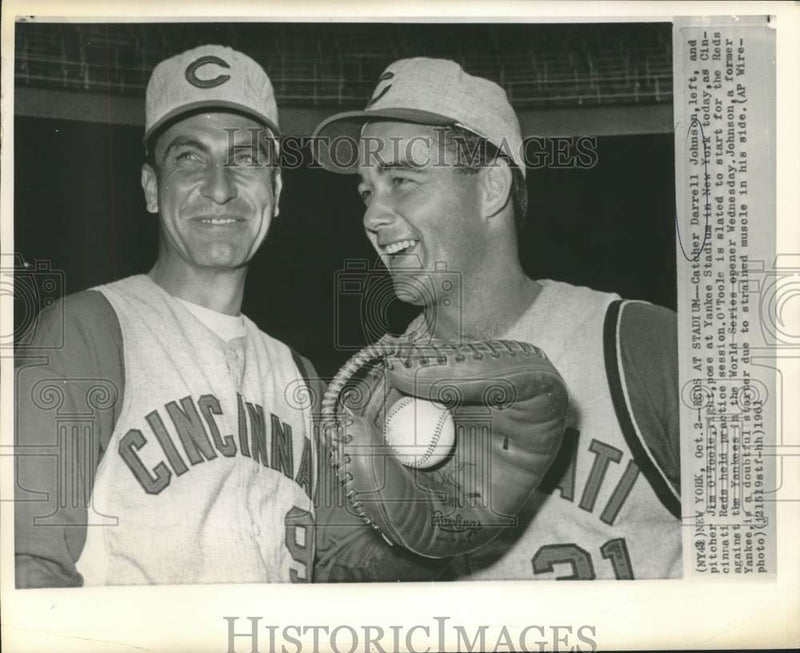Load image into Gallery viewer, 1961 Press Photo Catcher Darrell Johnson &amp; pitcher Jim O'Toole in New York.
