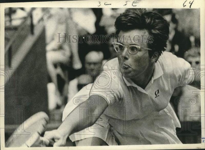 Load image into Gallery viewer, 1967 Press Photo U. S. tennis great Billie Jean King foiled in a bid.
