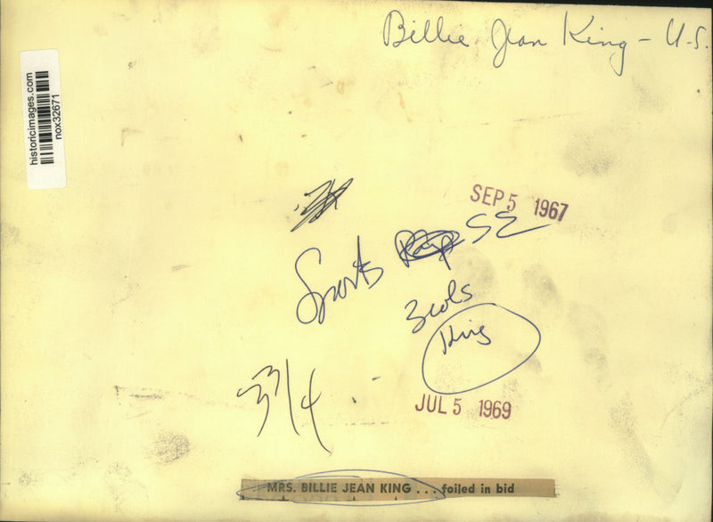 Load image into Gallery viewer, 1967 Press Photo U. S. tennis great Billie Jean King foiled in a bid.
