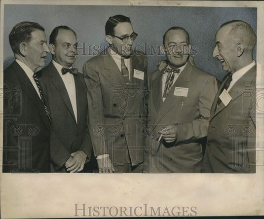 1955 Press Photo Attendees of a newspaper clinic at the International House.
