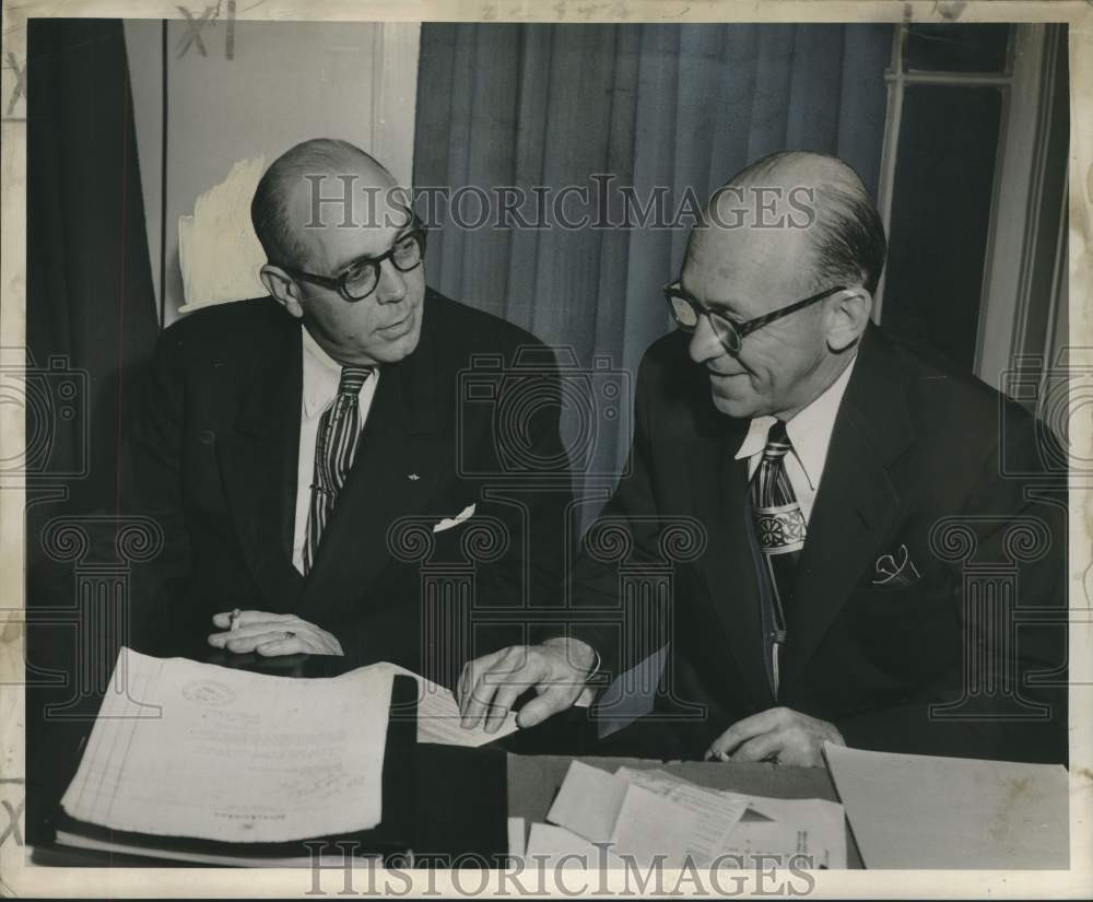 1951 Press Photo E. S. Kerr and B. C. McCoy Jr. - nox32692