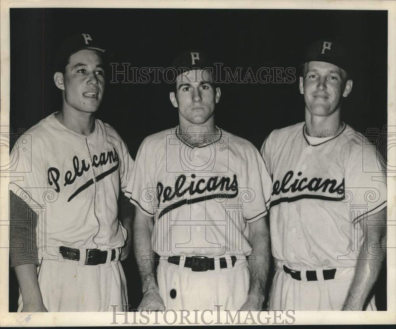 Load image into Gallery viewer, Press Photo New Orleans Saints Garcia, Smith &amp; Gail Henley as Pelican players.
